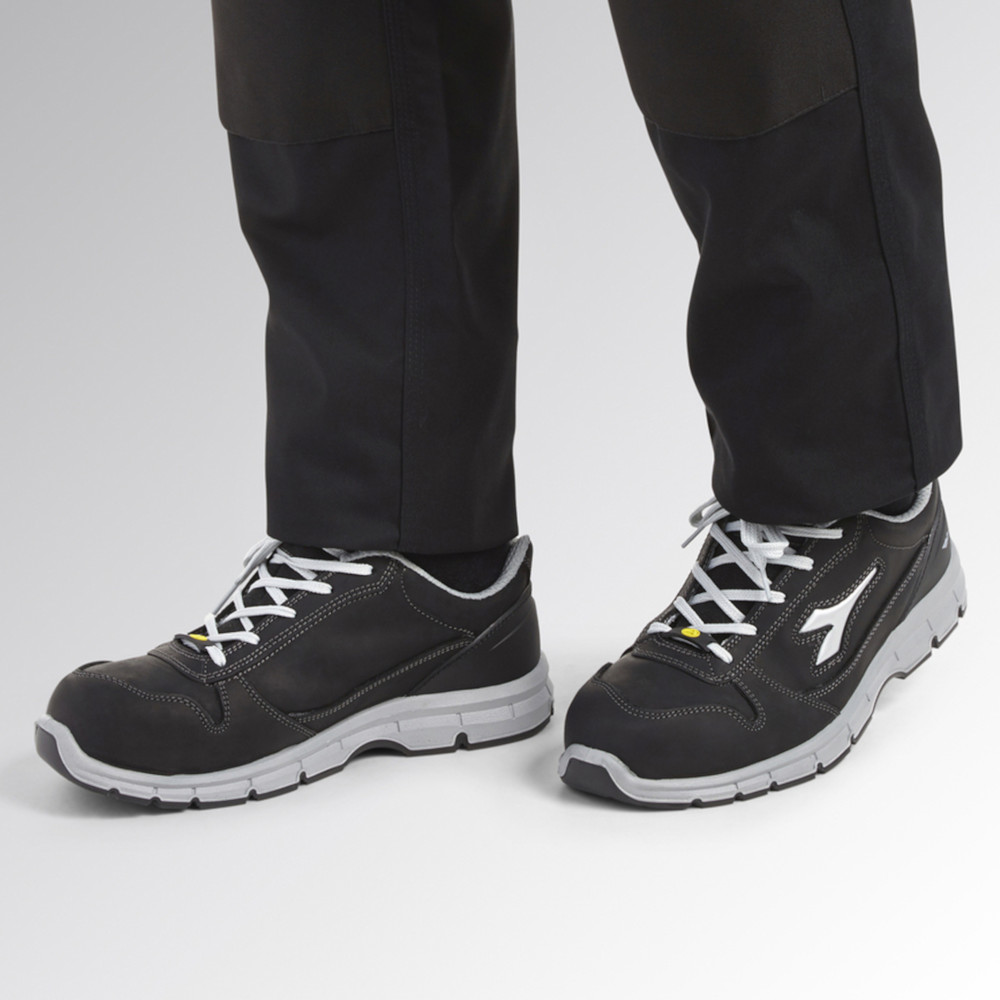 Pantofi de protectie din piele rezistenta la apa, cu bombeu si lamela antiperforatie - DIADORA HI RUN Black- S3 SRC ESD